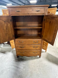 Ethan Allen Armoire***HEAVY ITEM***READ DETAILS ON PICK UP POLICY***