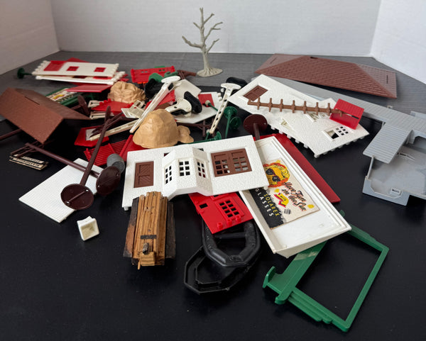 Bachmann Plasticville Vintage Scale Model Pieces with Solarex Billboards