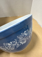 Set Of 3 Colonial Mist Blue And White Daises 401 // 402 Nesting Bowls