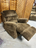 La-Z-Boy Power Lift Reclining Chair ***HEAVY ITEM***READ DETAILS ON PICK UP POLICY***