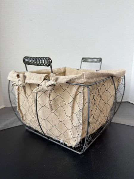 Farmhouse Metal Chicken Wire Basket with Linen Liner