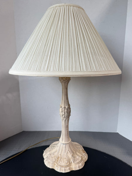 Ornate Shabby Chic Vintage Metal Lamp (WORKS)