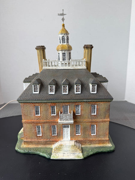(F) Lang and Wise Colonial Williamsburg Governor’s Palace Lighted Building in Box (WORKS)