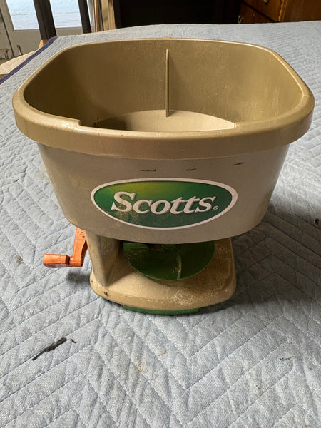 Scott’s Handheld Spreader