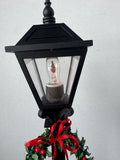 Byers Choice Carolers Electric Flickering Lamp Post (WORKS)