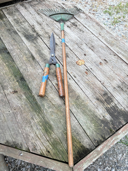 B-Garden Tool Lot, Small Rake and Sheers