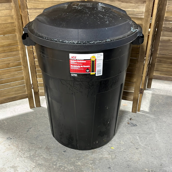 ACE/Rubbermaid 32 Gallon Trash Can with Lid, 4 available, PRICED
