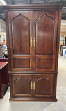 Thomasville Armoire***HEAVY ITEM***PROFESSIONAL MOVERS RECOMMENDED***READ DETAILS ON PICK UP POLICY***
