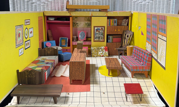 Mattel FND44 Vintage 1962 Barbie Dream House with Furniture & Accessories