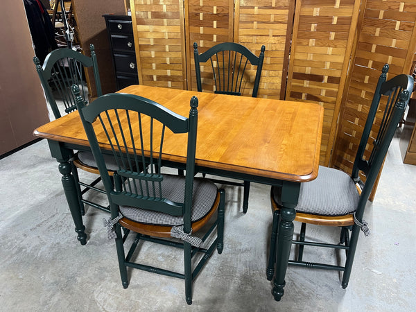 Bermen International Dining Table with (1) Leaf, and (4) Chairs (Green)***HEAVY ITEM***