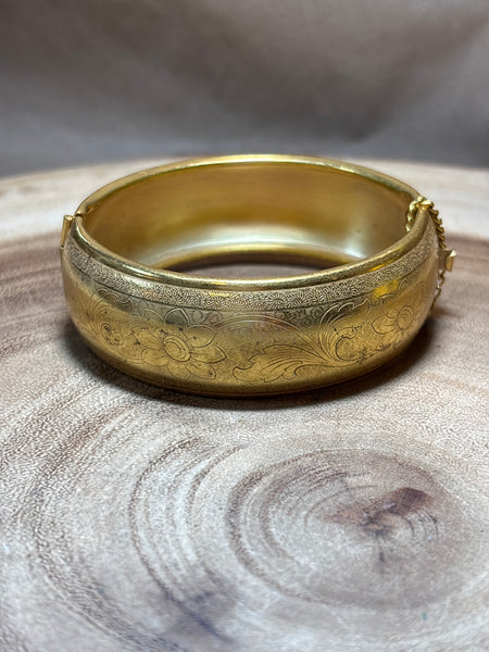 Gold Tone Bracelet with Floral Design