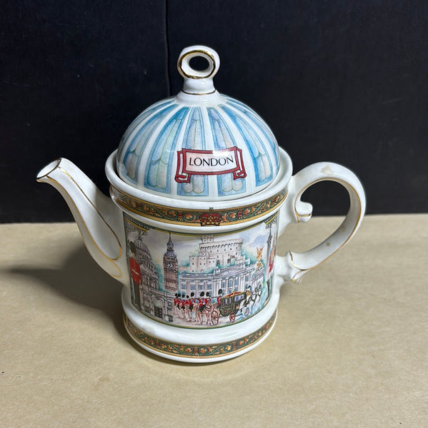 Sadler Classic Collection London Heritage Teapot Horse Guard