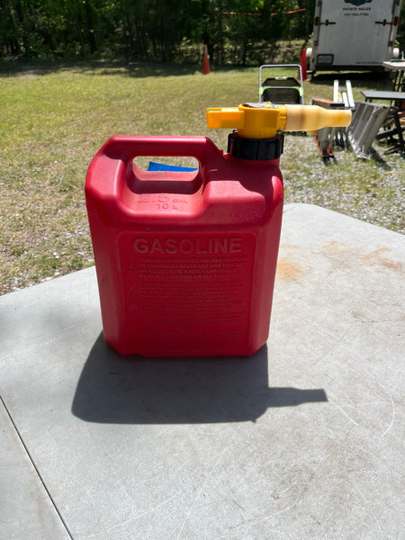 2.5 Gallon Gas Container, with tiny amount of gas