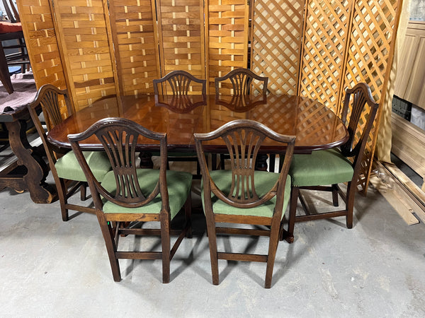 Double Pedestal Dininng Table, with (2) Leaves, (6) Chairs and Table Pads ***HEAVY ITEM***