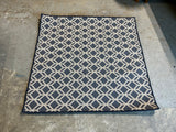 Machine Made Square Blue and White Rug, EE, 4 ft x 4 ft