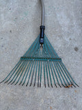 B-Ergonomic Leaf Rake
