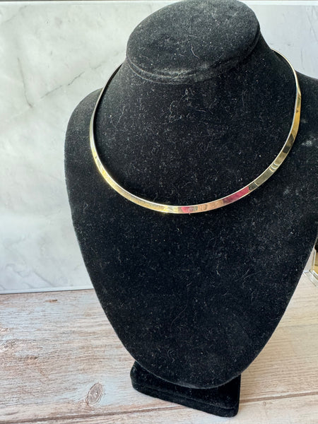 (A) Best Silver Tone Omega Choker