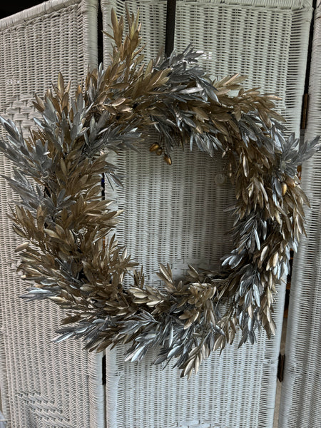 Metallic Gold & Silver Faux Leaf Pre-Lit Wreath (WORKS)