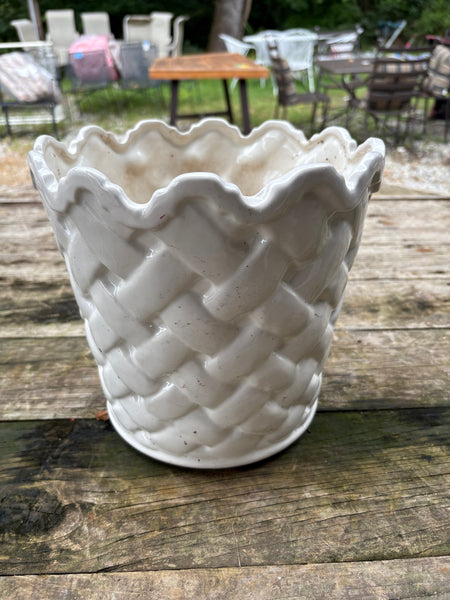 Ceramic Basket Weave Planter W/Scalloped Rim