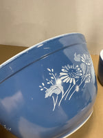 Set Of 3 Colonial Mist Blue And White Daises 401 // 402 Nesting Bowls