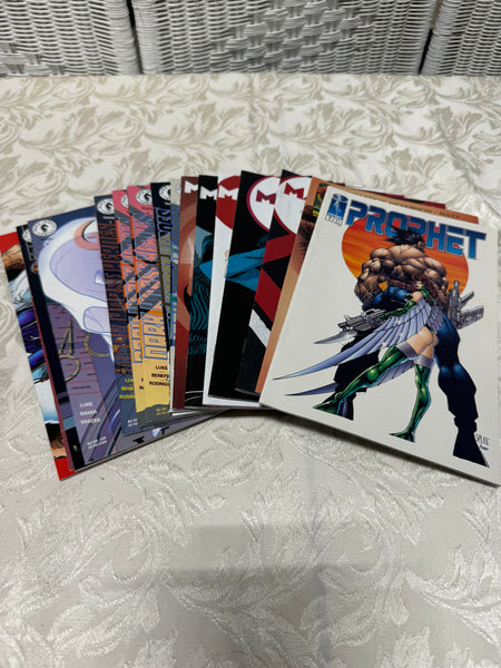 (EE) Lot of 16 Assorted Comics