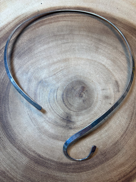 (A) Silver Collar Necklace