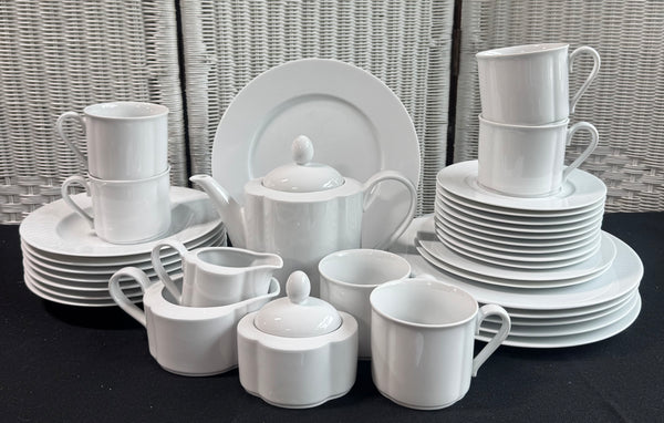 34-Piece Villeroy & Boch Switch 1 White Porcelain China Set