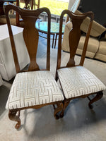 Dining Table with (6) Chairs, (2) Leaves, and Table Pads