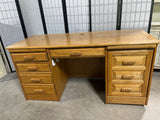 Large Oak/Light Wood Tone Desk with Keyboard Pull Out Tray ***HEAVY ITEM***READ DETAILS ON PICK UP POLICY***