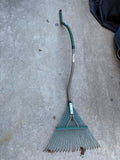 B-Ergonomic Leaf Rake