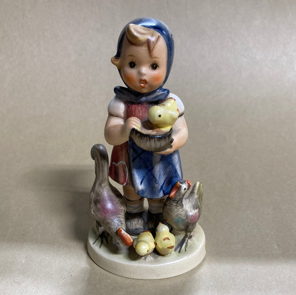 Hummel figurine 2025 girl with chickens