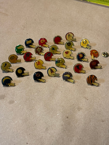 NFL Helmit Pins (26)