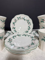 16-Piece Colonial Williamsburg Fashion Plates FN004 Classic Holly Ironstone Set