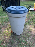 Rubbermaid Roughneck Rolling Plastic Trash Can with Lid, 32"H