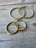 (J) Pair of Gold Tone Earrings