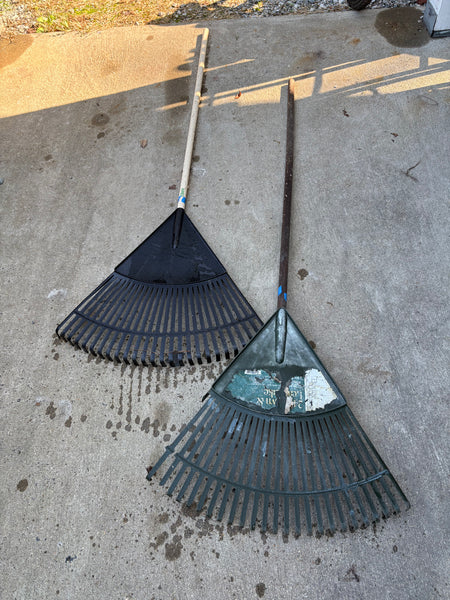 D-Two Plastic Leaf Rakes