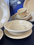 (B) Homer Laughlin Fiestaware 5-Piece Ivory Place Setting in Box