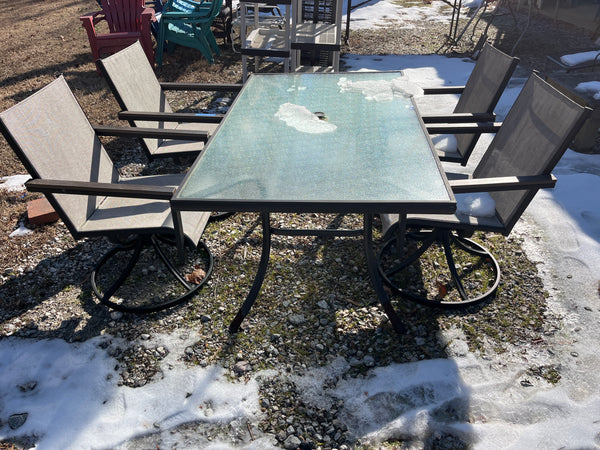 Patio Set: Table with (4) Swivel Chairs