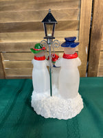 Caroling Snowmen Trio w/Working Street Lamp