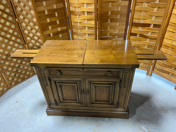 Drexel Server ***HEAVY ITEM***