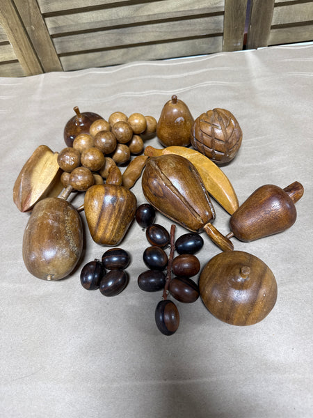 (A) Lot Of Mid Century Wooden Fruit — 17 Pieces
