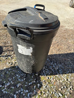 (B) Rubbermaid Roughneck Rolling Lidded Trash Can