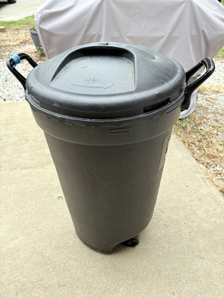 Black Plastic Wheeled Trash Can w/Lid