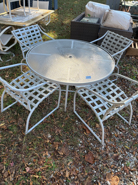 Patio Table and Chairs Set w/Umbrella Holder