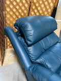 La-Z-Boy Power Reclining Chair***HEAVY ITEM***READ DETAILS ON PICK UP POLICY***