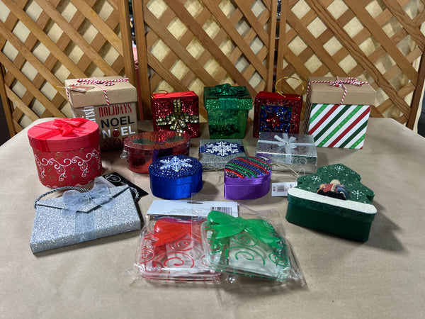 O- Christmas Gift Box Lot, 15 pc