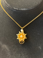 Vintage Gold Tone Necklace & Flower Pendant