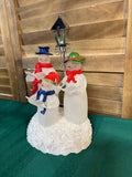 Caroling Snowmen Trio w/Working Street Lamp
