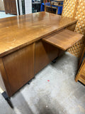 Executive Desk ***HEAVY ITEM***READ DETAILS ON PICK UP POLICY***