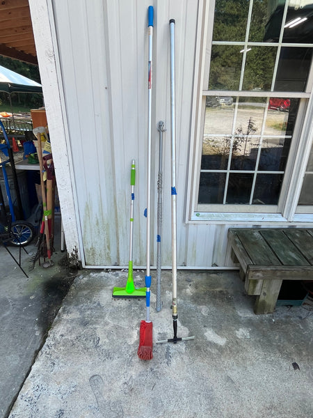 4 pc Garage/Cleaning Tool Lot